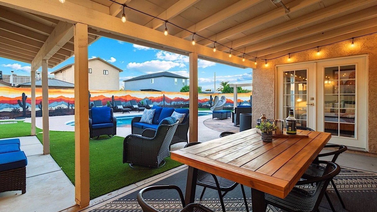 Phoenix House | Winter Fun- Sleeps 16- Heated pool - optional