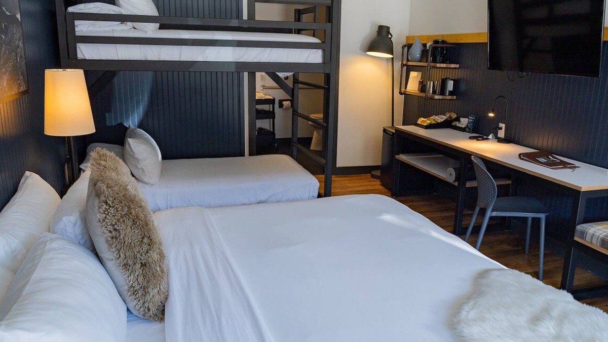 Winter Park Hotel | Winter Park Family Escape: Modern Room with Downtown Access | Outdoor Hot Tub