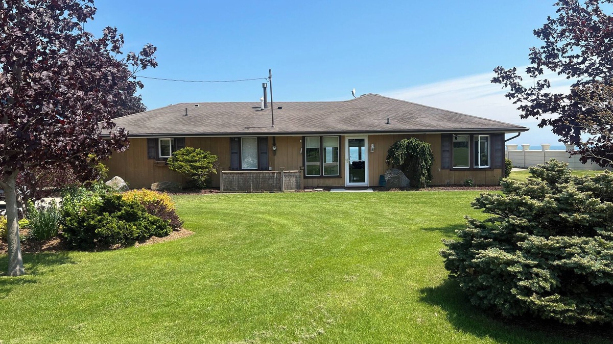 Thamesville House | Winter Rental; Birders' Joy ; Lake Erie Beach Front; Walkers beach; 3 BR/2 Bathn