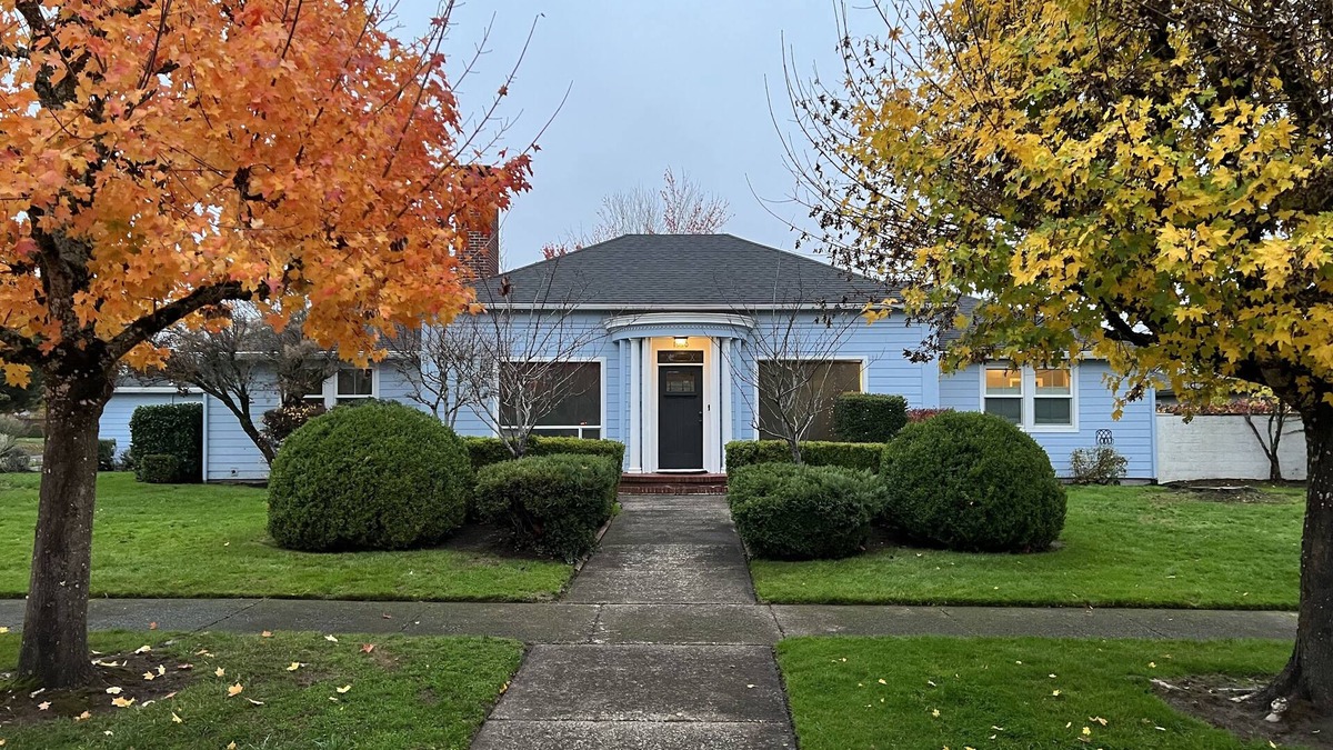 McMinnville House | Winter Special! 1330 NE Ford Street