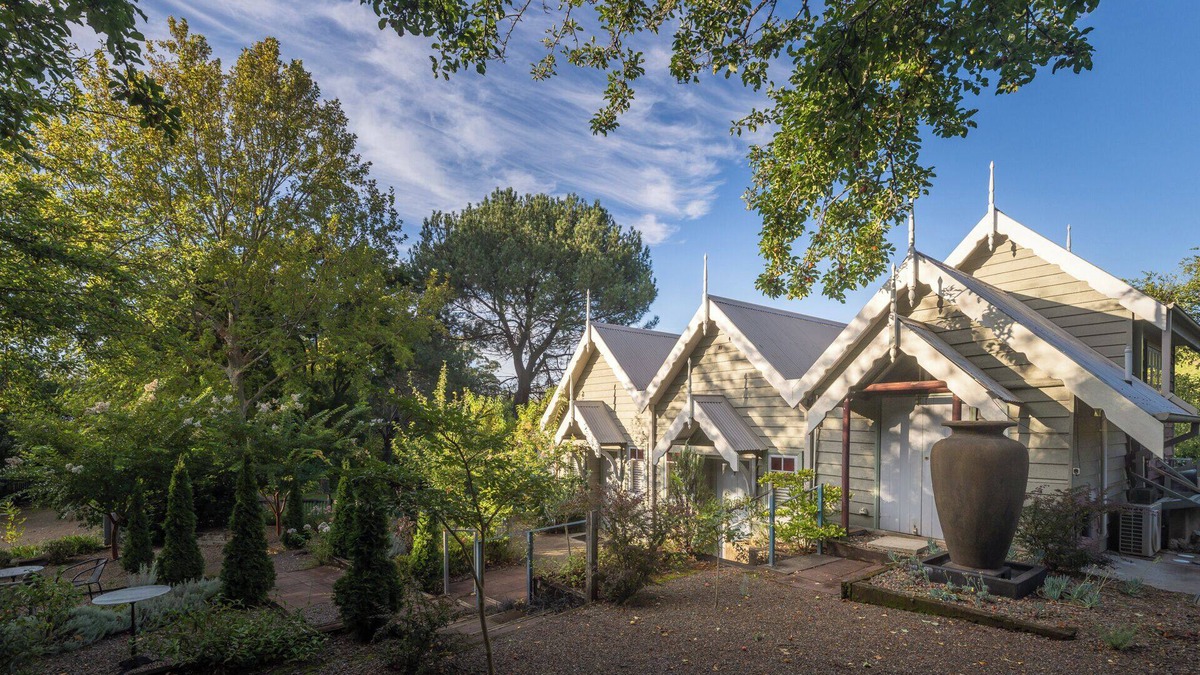 Tilba Tilba Cottage | WINTER SPECIAL Velvet Pear Cottage @ The Foxglove Gardens