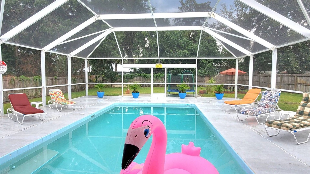 Edgewater House | 🐬🌴WINTER/SPRING DEALS- HEATED POOL- BEACH/RIVER🐬GRILL FENCED🌴THEME PARKS 1HR