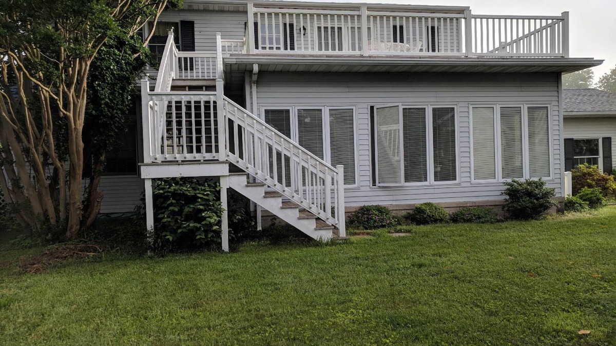 Seabreeze Apartment | Winter, Spring, Summer, Fall - Quiet Studio Apt Close to the Beach