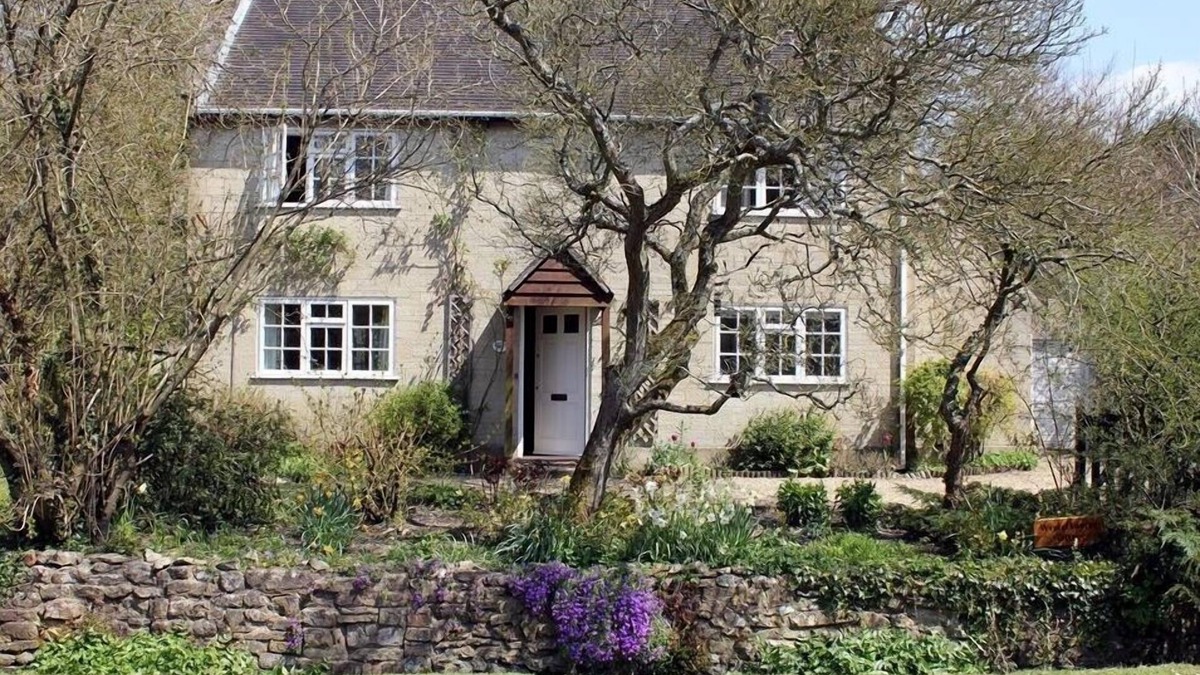 Chilmark Cottage | WINTERBOURNE COTTAGE, family friendly, with a garden in Chilmark