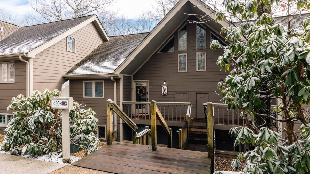 Wintergreen Condo | Wintergreen Pet-Friendly Condo: Walk to Mountain Inn & Slopes