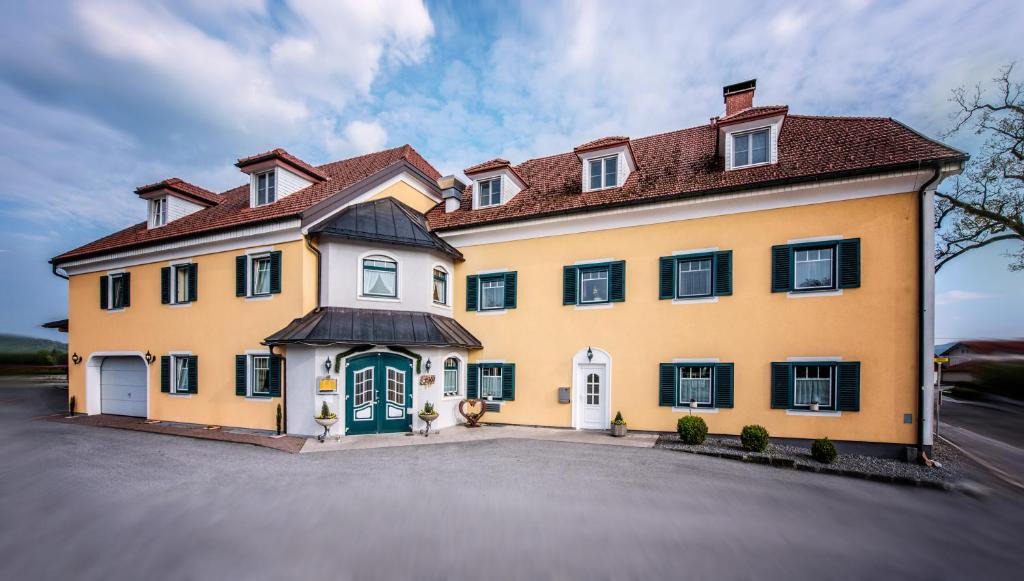 Lochen Hotel | Wirt Weissau