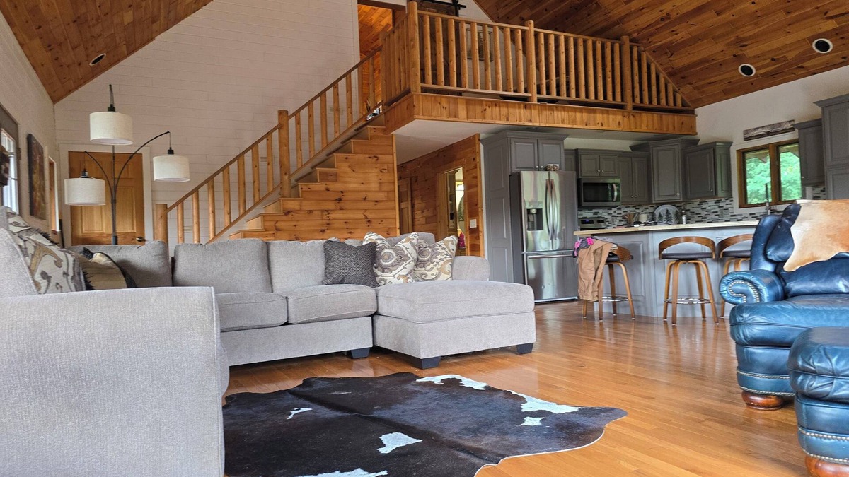 Wisconsin Dells Cabin | Wisconsin Dells Gathering for 15 Guests/7.5 Acres/5 mins from Downtown Dells