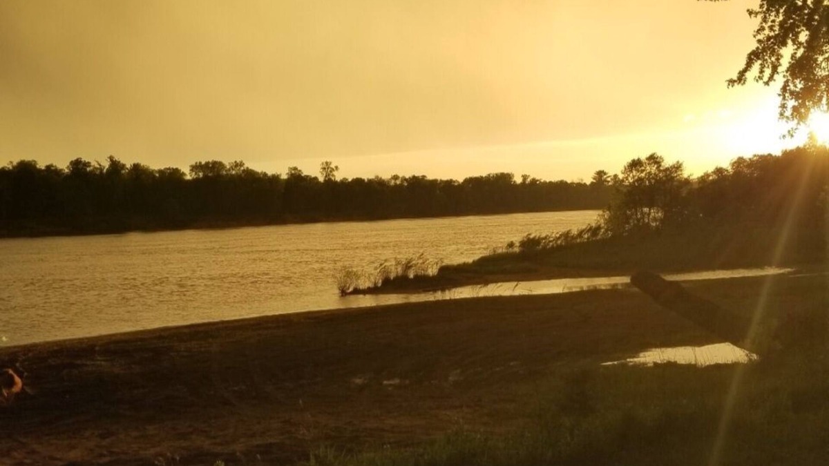 Adams House | Wisconsin Dells Waterfront: Enjoy Sunsets and Views at The River House!