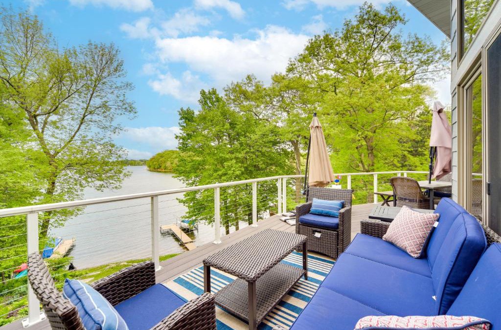 Almelund House | Wisconsin Vacation Rental with Fire Pit on Long Lake
