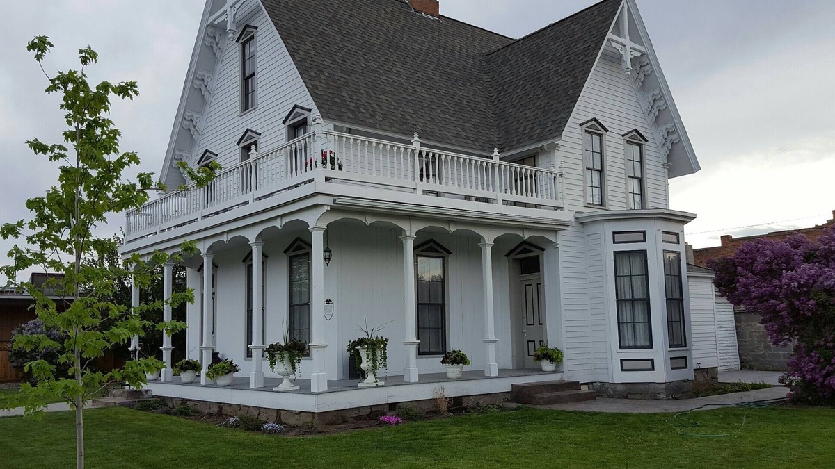 Baker City House | Wisdom House Built 1878, In The Heart Of Downtown Baker City Historic District