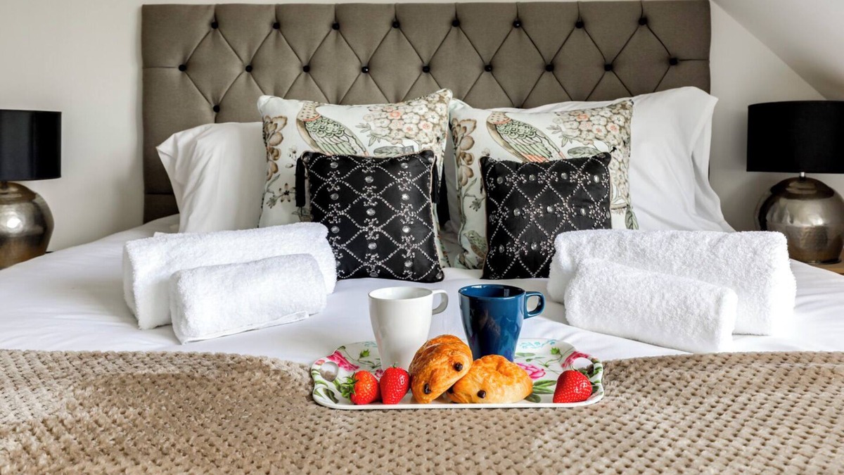 Whittington Apartment | Wisteria Apartment For the Perfect London Getaway