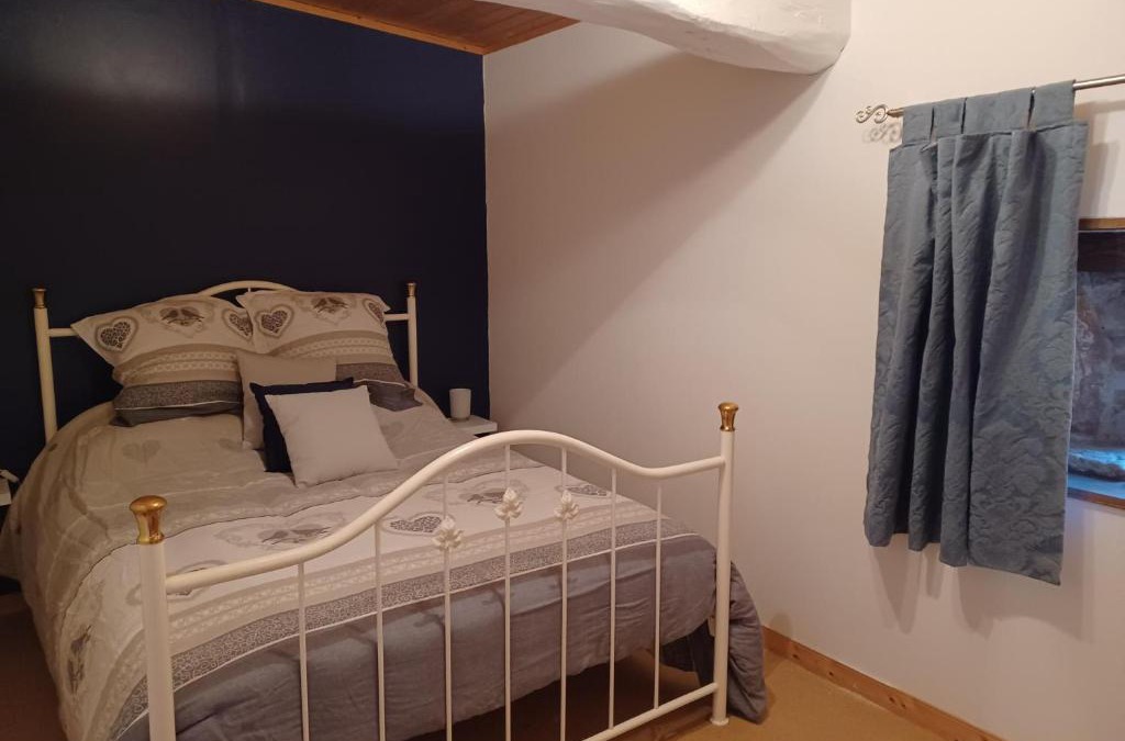 Chaunay House | Wisteria Cottage at Gites de la Vienne