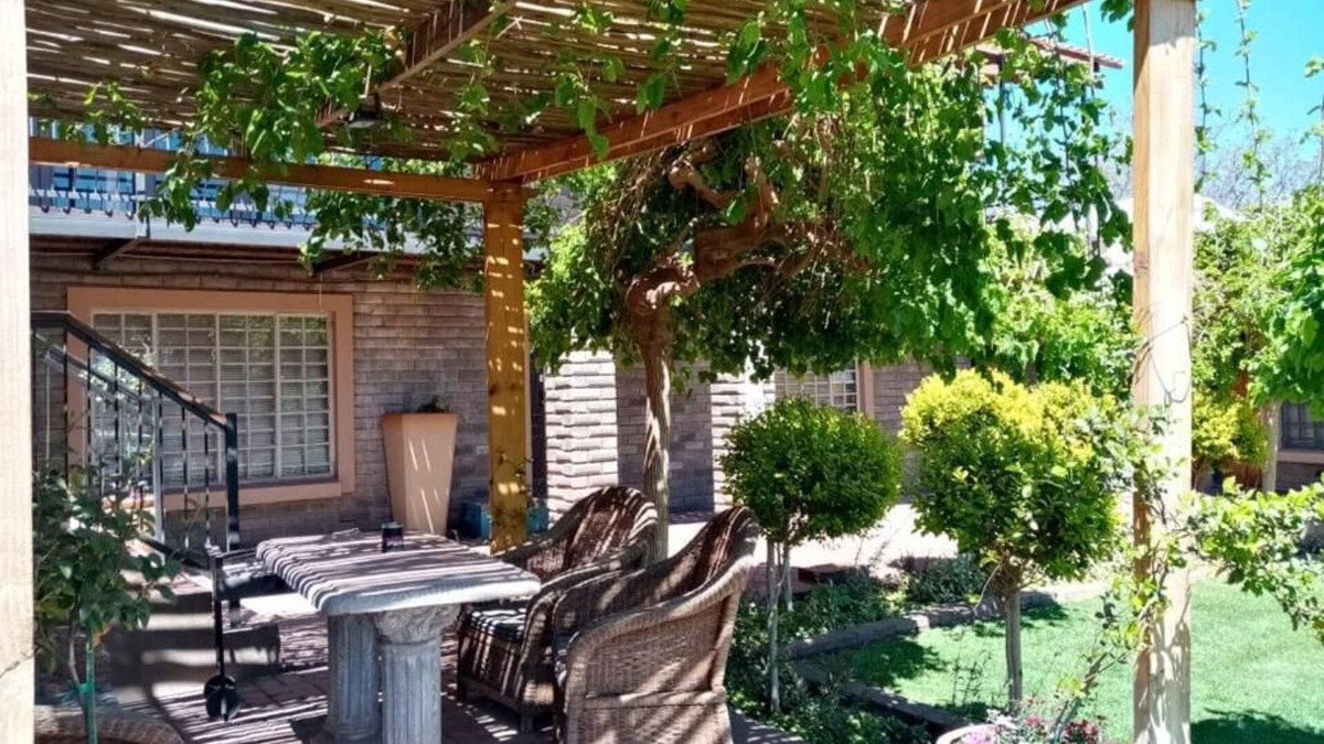 Tsantsabane House | Wisteria Lane Guesthouse