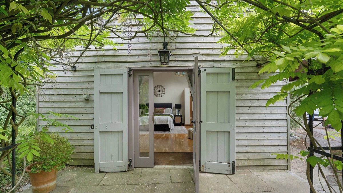 Patrixbourne Cabin | Wisteria Lodge - beautiful countryside retreat