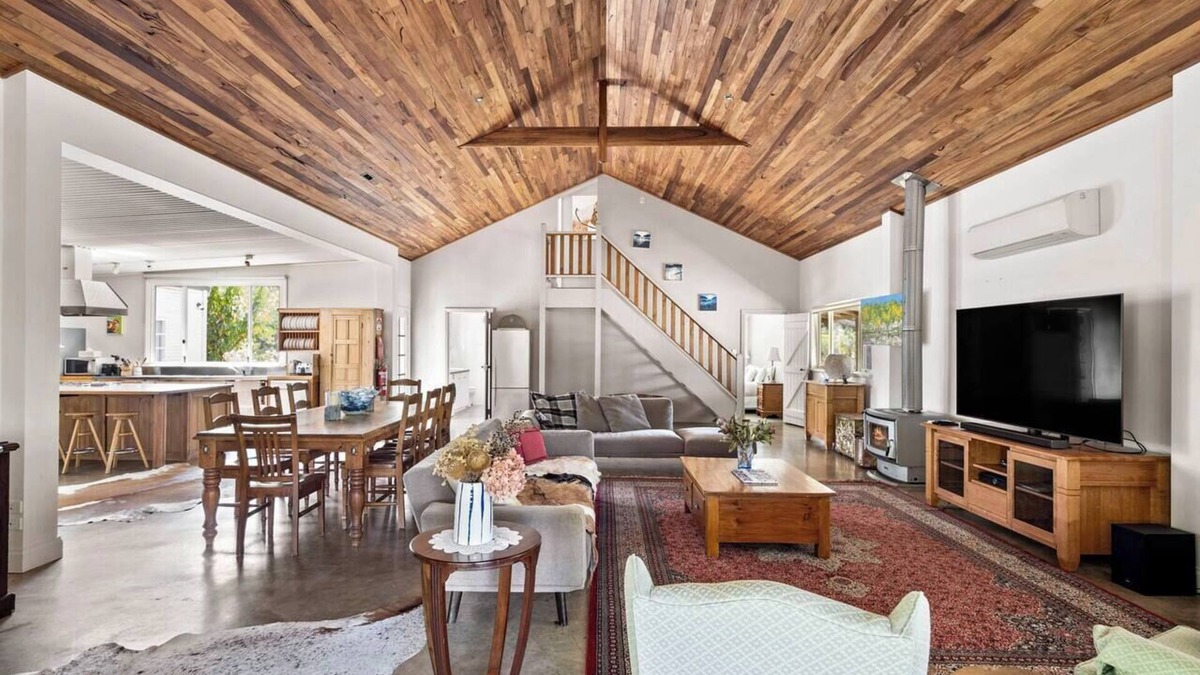 Wilyabrup House | Wisteria Vines Estate Rustic Elegance by the Coast