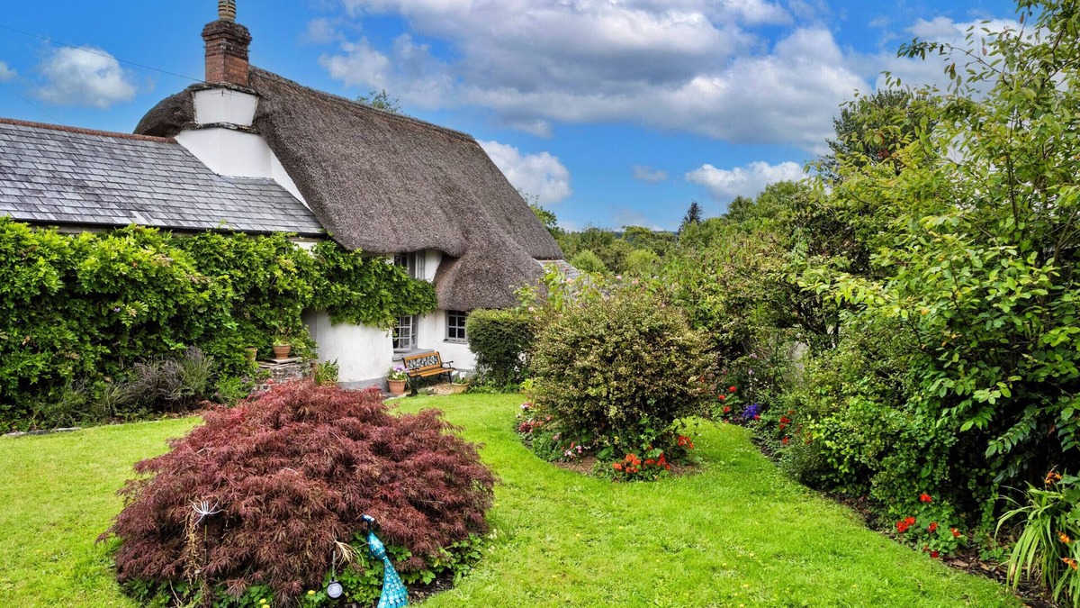 Dolton Cottage | Wisteria Way