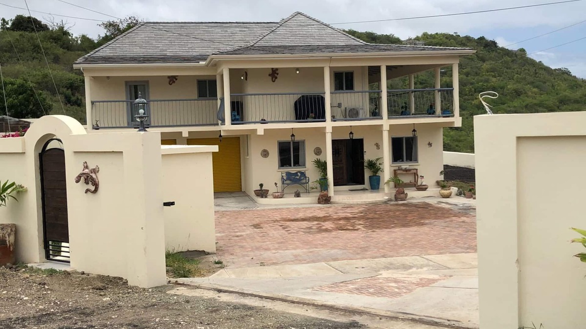 Piccadilly Villa | Wit's End, Very High-End Finish, 4 Beds and 3 Baths, With Private Pool
