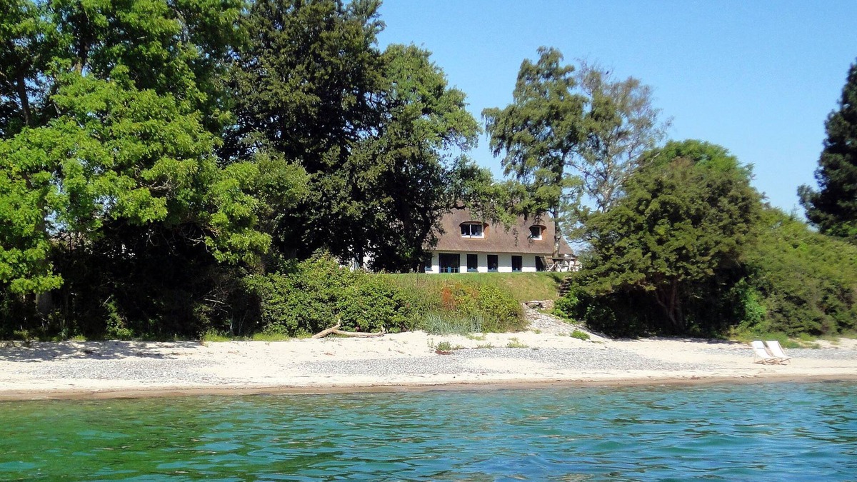 Stege House | with an idyllic location - directly to the forest and own beach