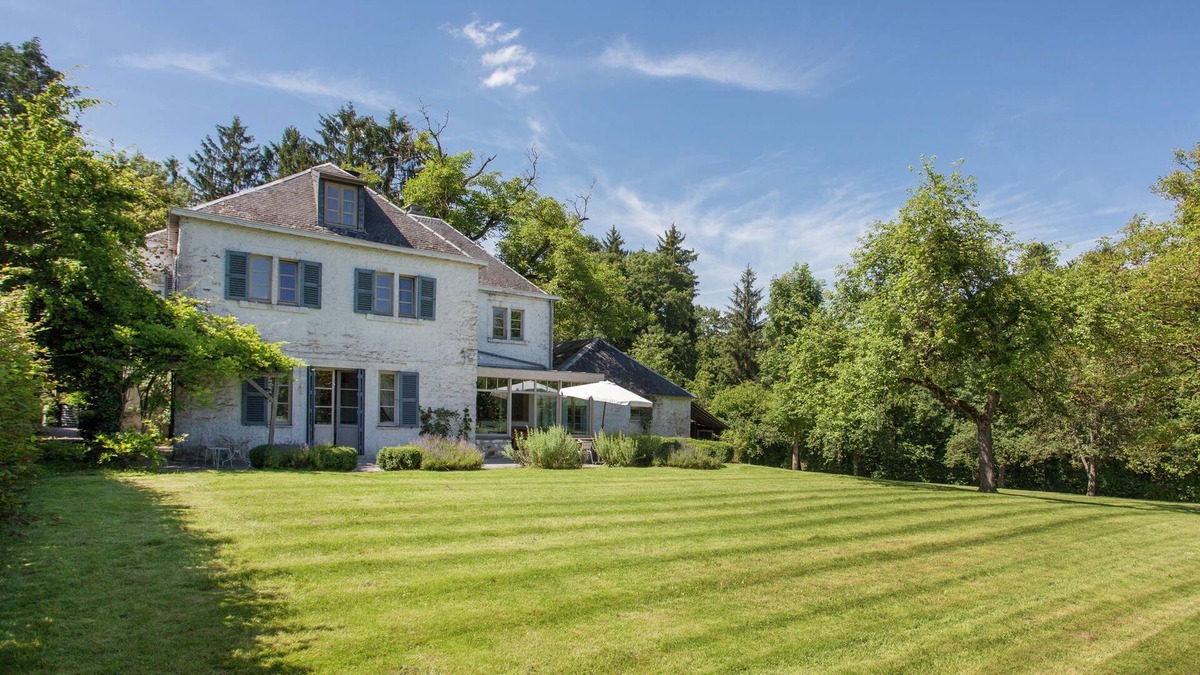 Resteigne House | With billiards, table tennis and collection of modern art in a rural setting