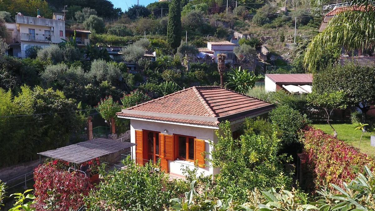 Spisone House | with Garden & Parking, 150m to the beach of Spisone