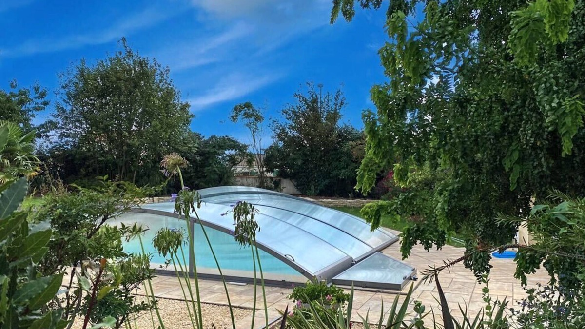 Angles House | With its private swimming pool heated and secured by a dome, family villa