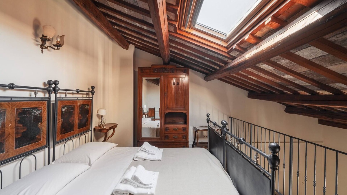 Santa Veneranda Apartment | With loft, in a historic farmhouse in the hills with pool