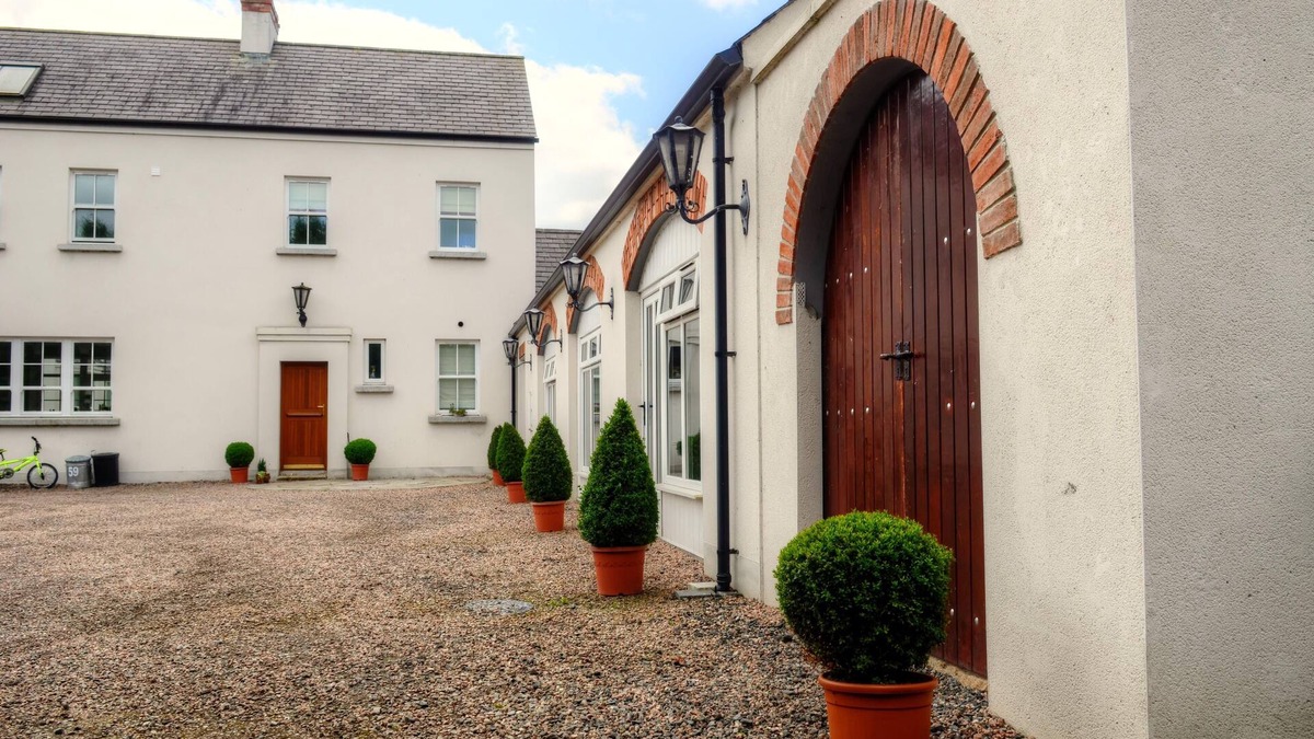 Craigavon House | With options for hot tub, barbecue/pizza barn and fire brazier.