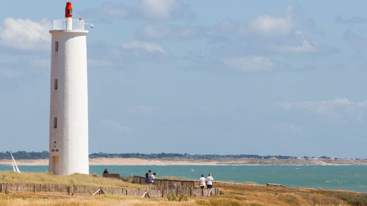Vendee Apartment | With panoramic ocean views, this apartment is located on the 5th and top floor.