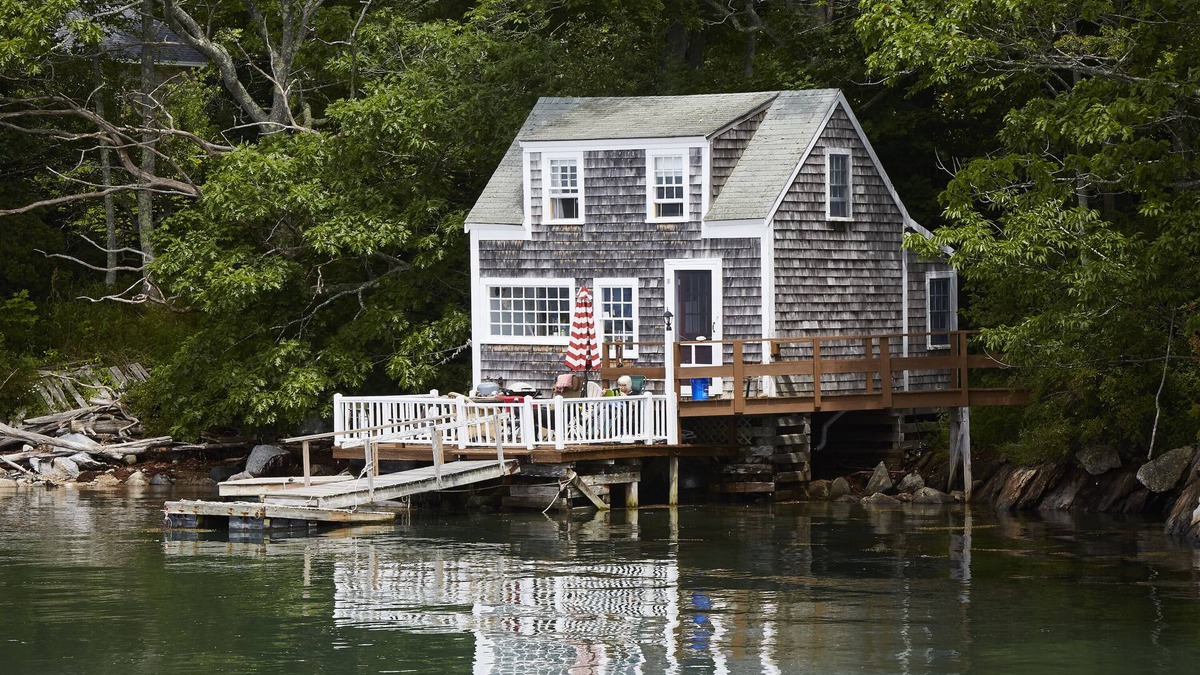 Walpole Cottage | With stunning, panoramic river views, this is more than mere waterfront.