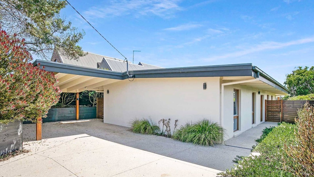Cape Woolamai House | Within Oceans Reach - pet friendly with free WIFI