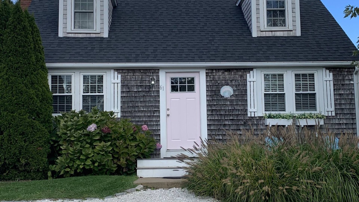 Sandwich House | Within walking distance to beaches, restaurants & shops. Great family getaway.