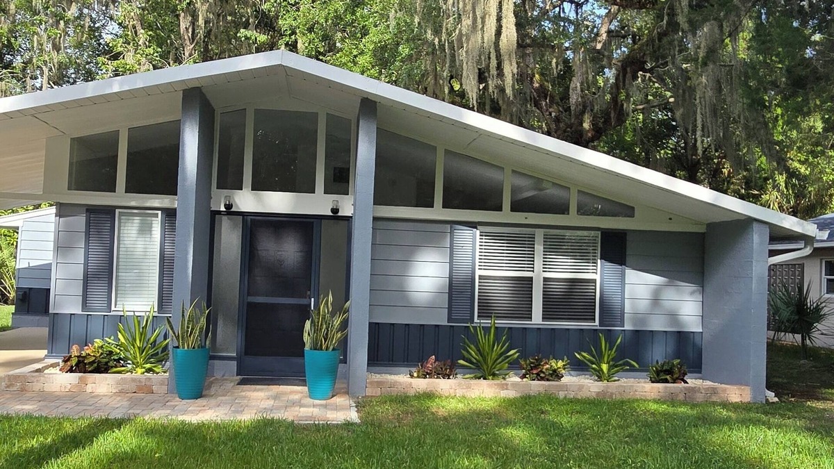 Yankeetown House | Withlacoochee River, boat dock available, pet friendly, 5 people.