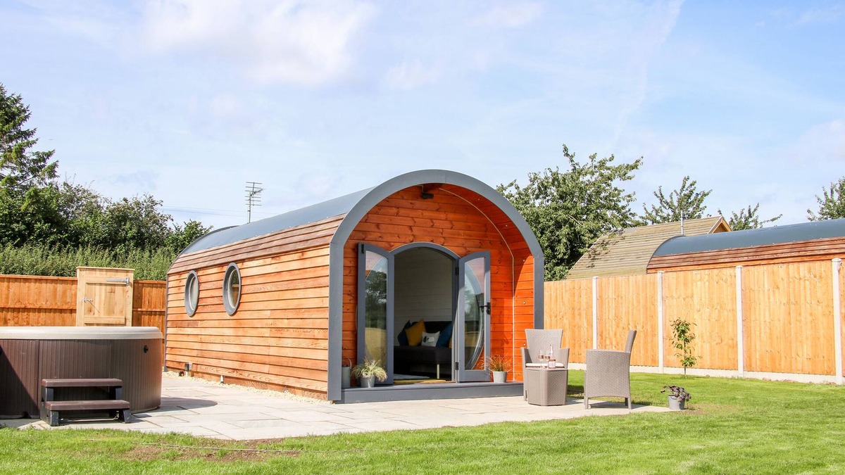 Diddlebury Cottage | WITHY WILLOWS, with hot tub in Ludlow