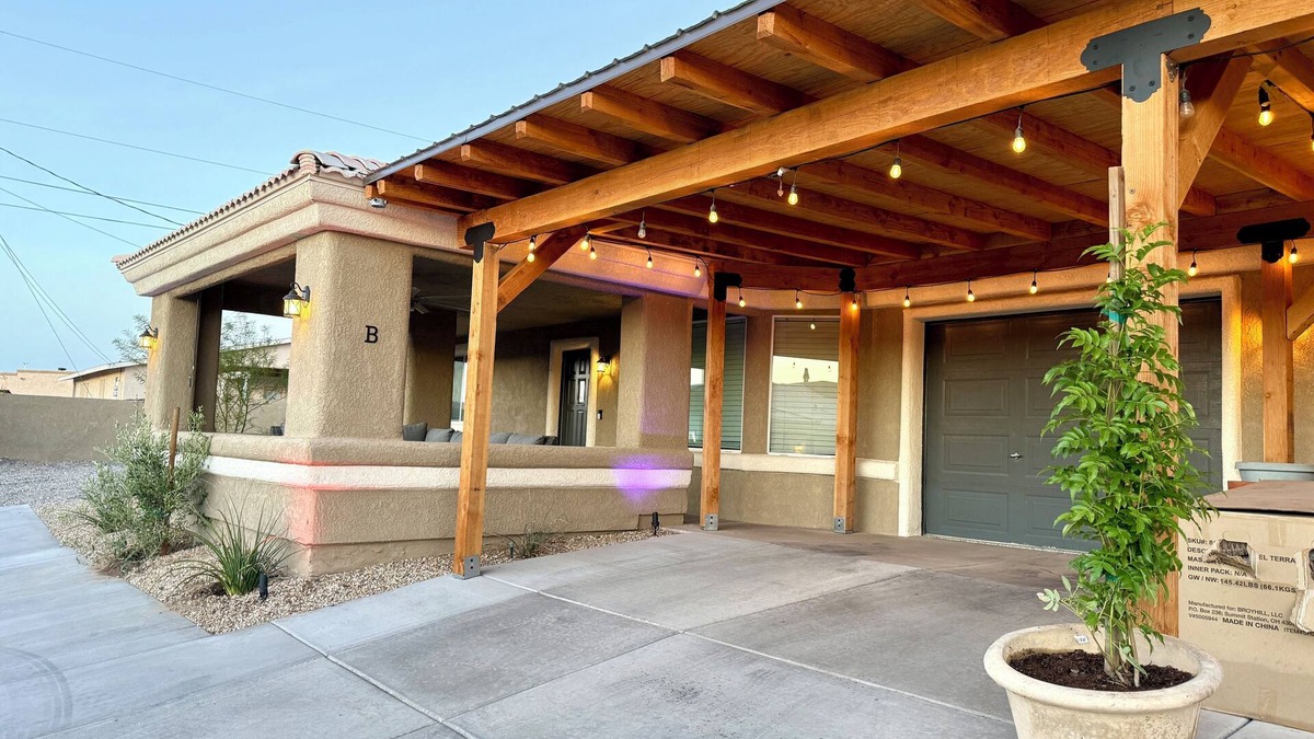 Lake Havasu City Villa | Wknd@Bernies-Romantic Secluded Desert Oasis-Cozy 2Bd Villa-Pvt Hot Tub Boat Prkg