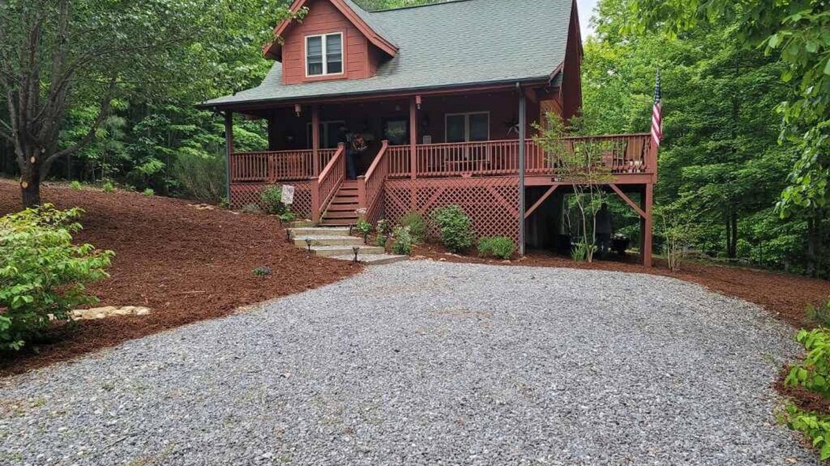 Vein Mountain House | WNC is welcoming visitors back! The mountains are calling you to come!