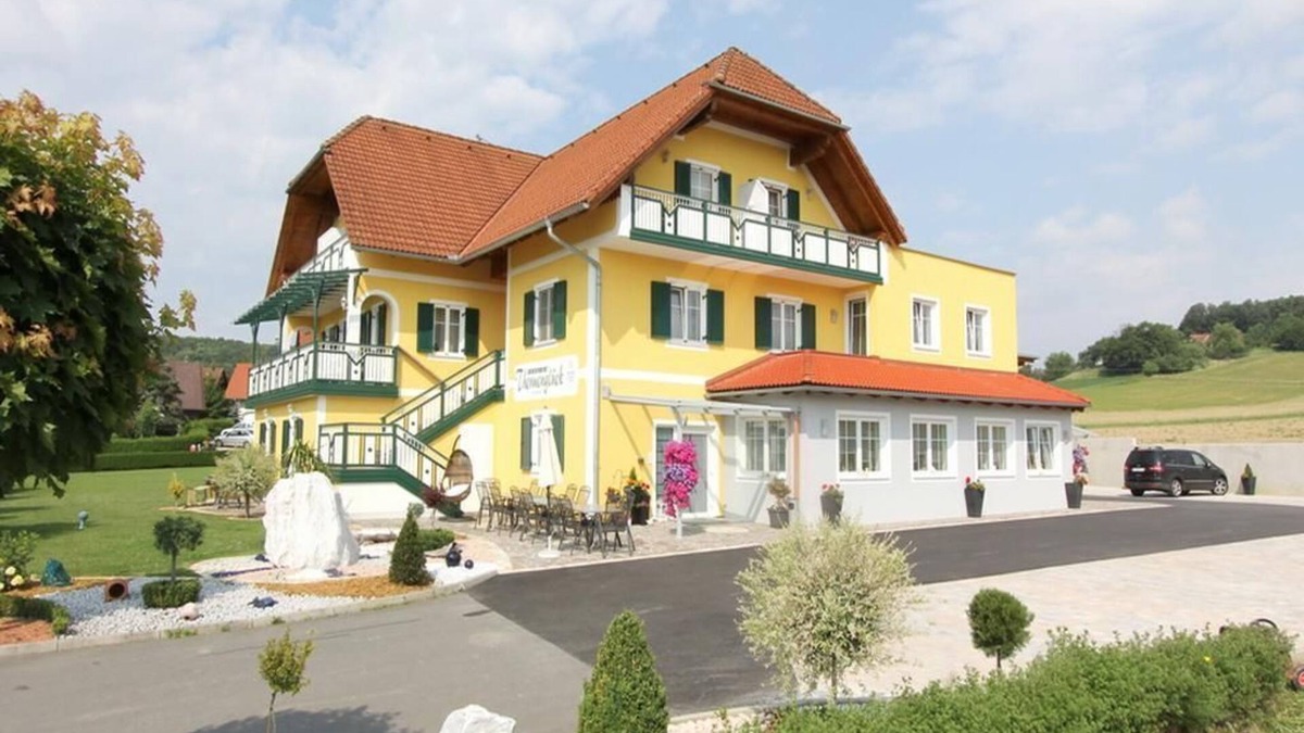 Jennersdorf Apartment | Wohlfühl-kuschelzimmer 4 Pers. - Hotel-garni Thermenglück