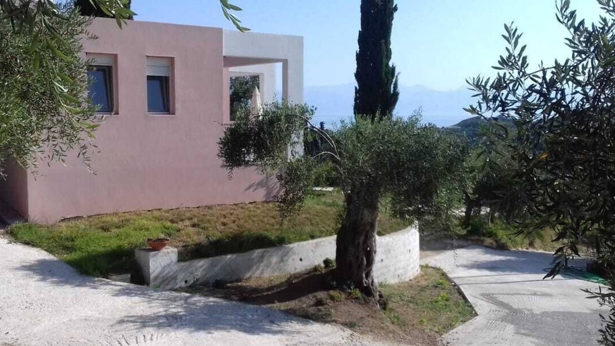 Termenades House | Wohlfühloase Inmitten Alter Oliven- und Zypressenbäumen