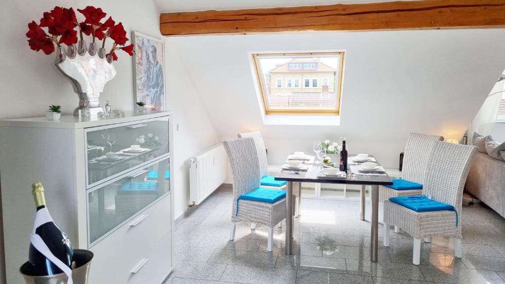 Western Ring Area Apartment | Wohnung Famous, 100qm, Klima, Loggia, 24h Checkin, bis 5 Personen