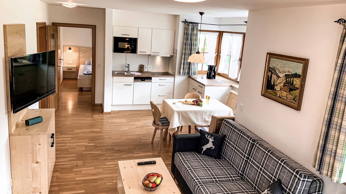 Unterwoessen Apartment | Wohnung Hochgern (Ferienwohnung ca. 52 m², max. 4 Personen, 2 Schlafzimmer, Wohnküche, Balkon, WLAN, TV)