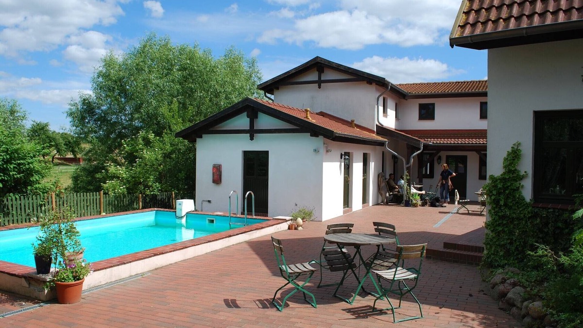Dargun Apartment | Wohnung in Dargun mit Pool und Streichelzoo