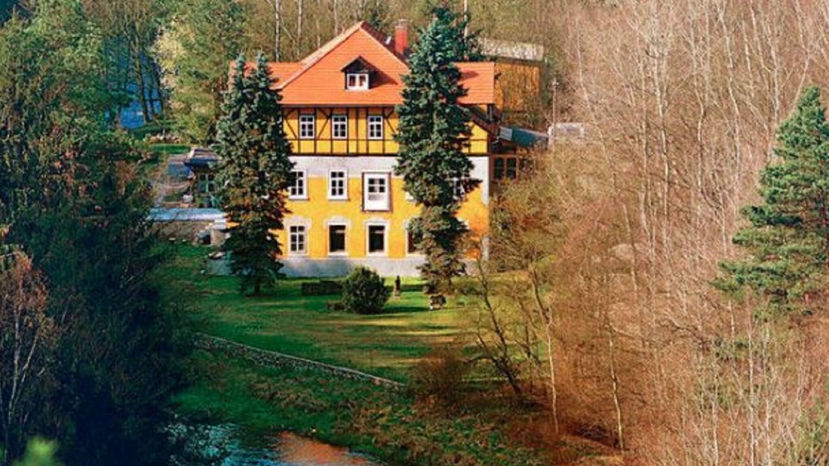 Grossschirma Villa | Wohnung in einer Villa mit Park in Großschirma