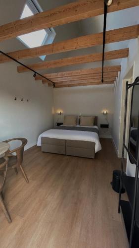 Den Burg Bed & Breakfast | Wol en Wijn Texel