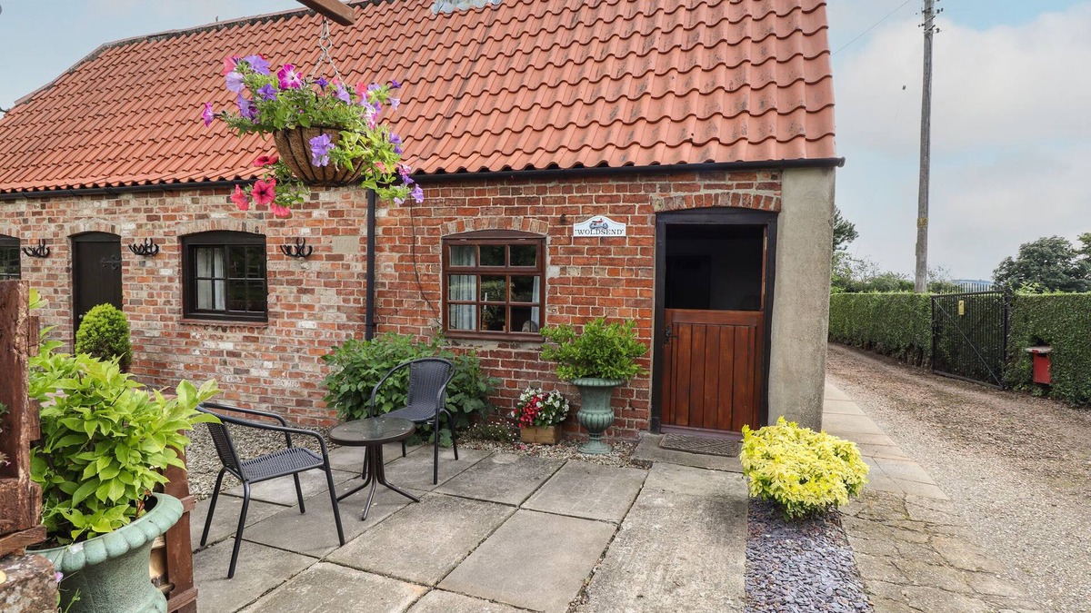 Horncastle Cottage | WOLDSEND COTTAGE, pet friendly, with open fire in Horncastle