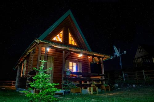 Tepacko Polje House | Wolf Apex