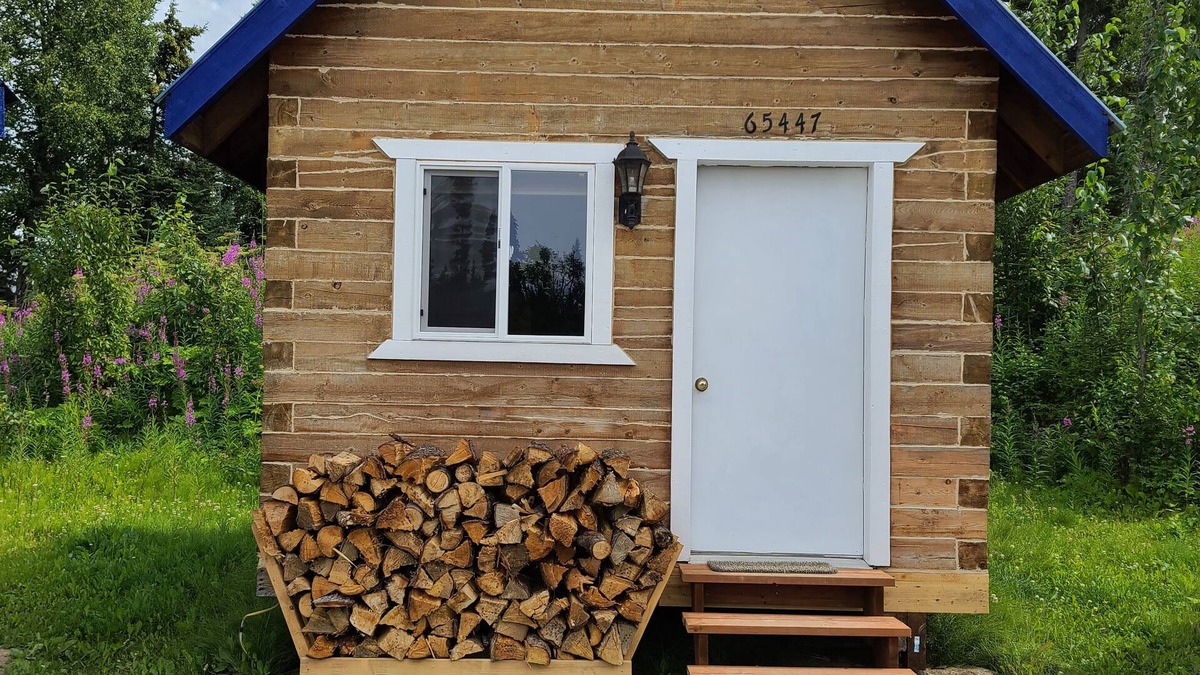 Ninilchik Cabin | Wolf Cabin in the Heart of Moose Country Alaska!