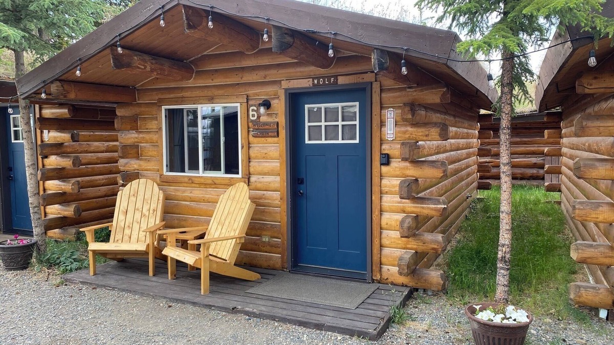 Tok Cabin | Wolf Cabin-Modern Comfort in the Last Frontier (For families or casual travelers)