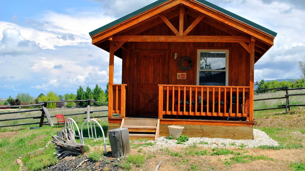 Corvallis Cabin | 'Wolf Den'-A Perfect Romantic Honeymoon cabin and a Sportsman's Paradise Cabin