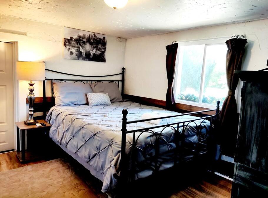 Noblesville House | Wolf's Cabin-Walk to Downtown Noblesville