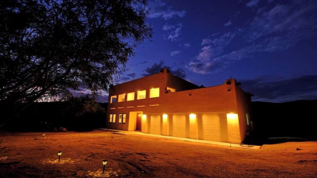 Vail House | Wolf track house @ Colossal Cave