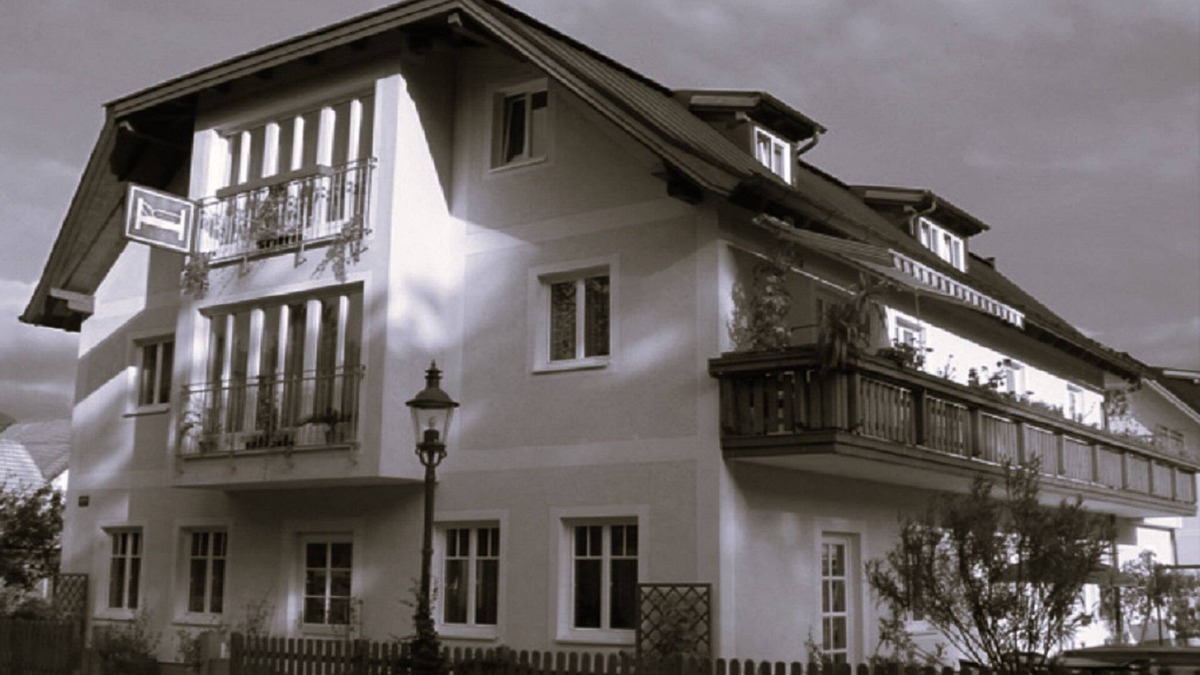 Strobl Apartment | WOLFGANGSEE, center, near the lake, skiing vacation, whirlpool, dog-friendly, SKY-TV